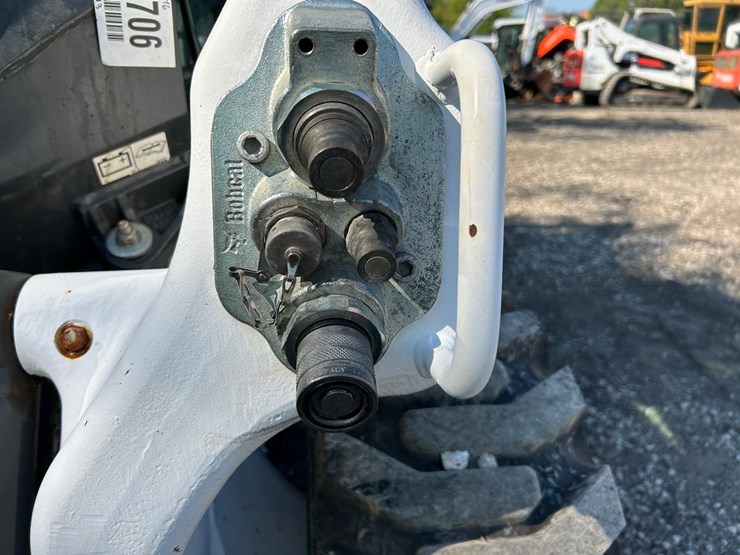 2020-bobcat-s76-image-11
