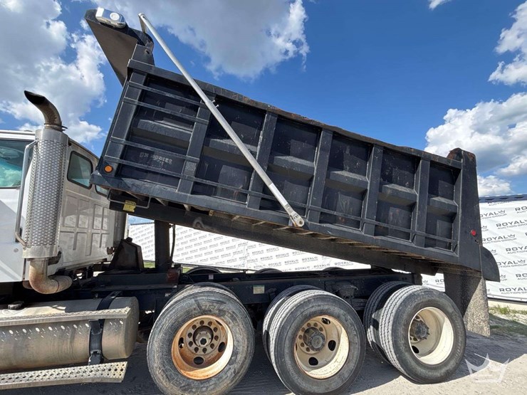 sterling-tri-axle-dump-truck-image-11