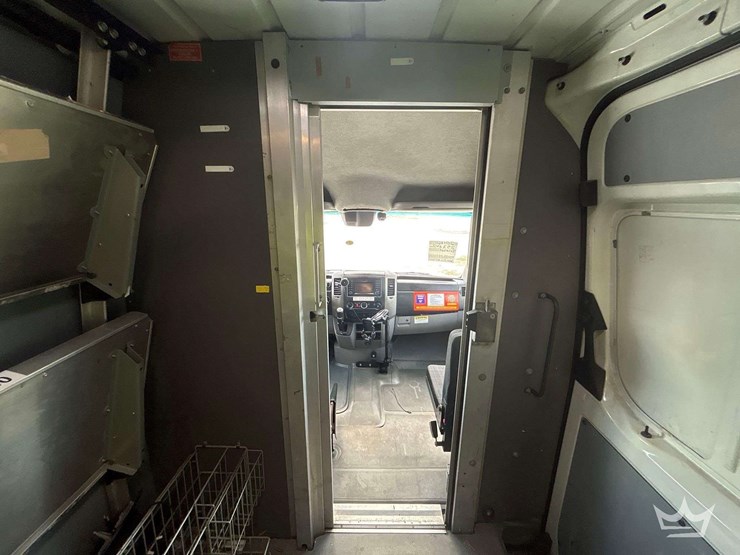 2016-mercedes-benz-sprinter-2500-image-26