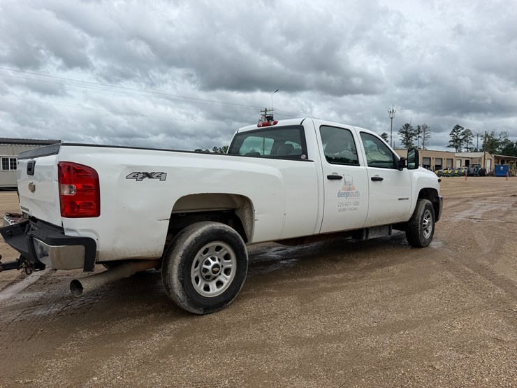 2012-chevrolet-3500-image-3