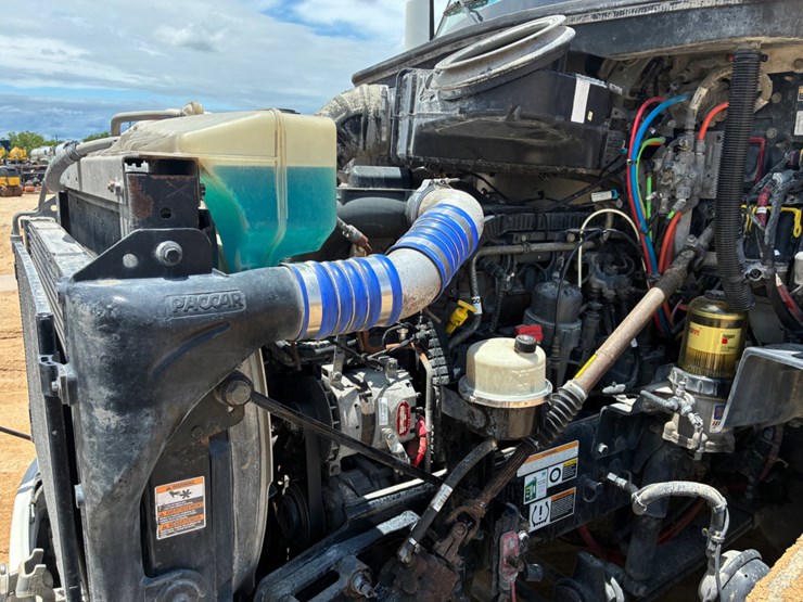 2019-peterbilt-579-image-16