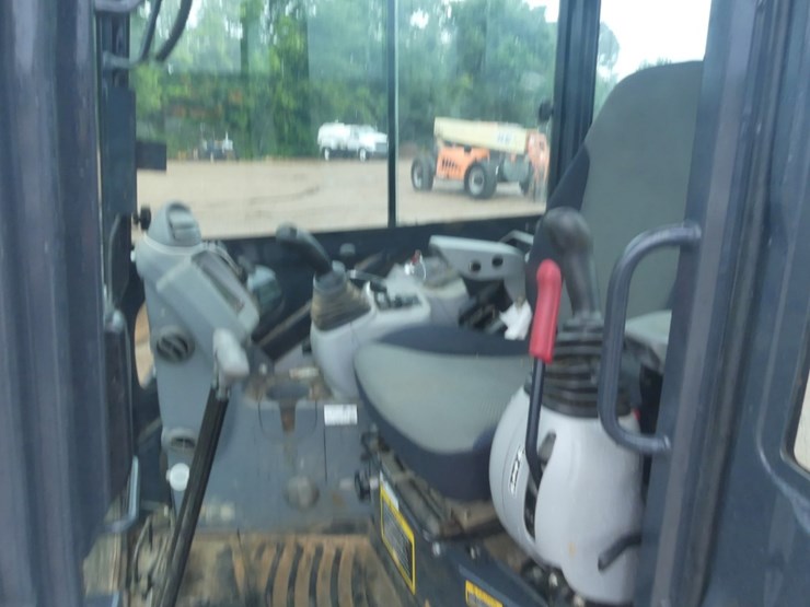 deere-30g-image-10