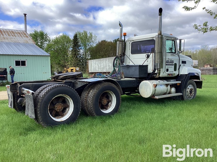 2000-mack-cl713-image-5