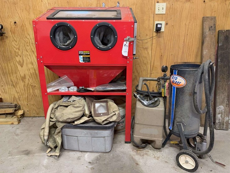sandblasting-equipment-assortment:-central-pneumatic-cabinet-and-atd-blast-unit-image-1