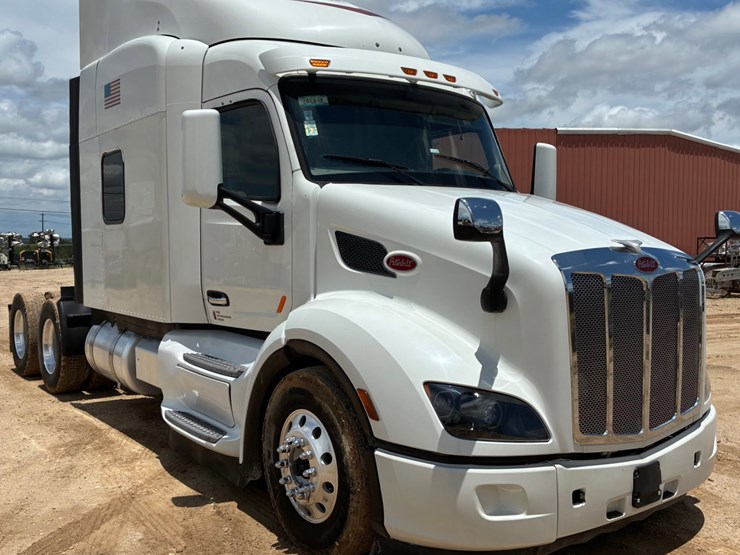 2019-peterbilt-579-image-3