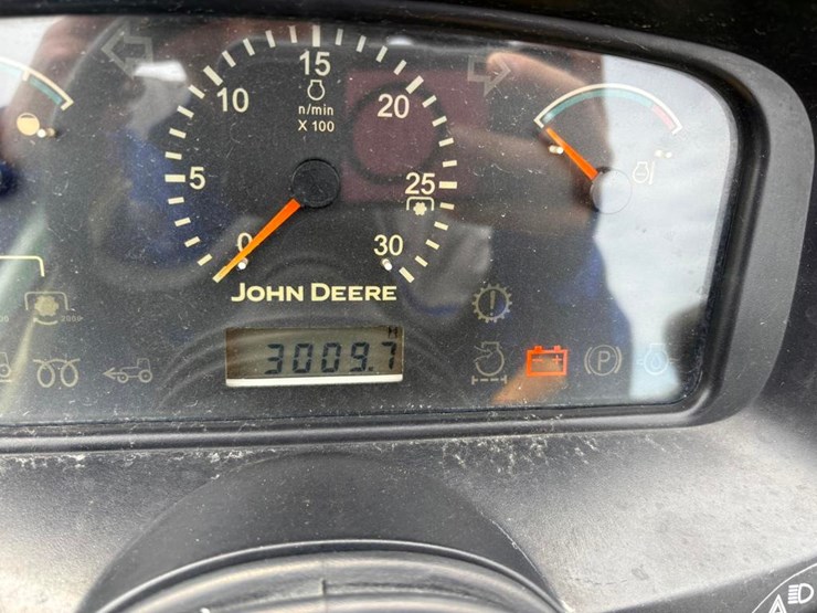 john-deere-3320-image-13