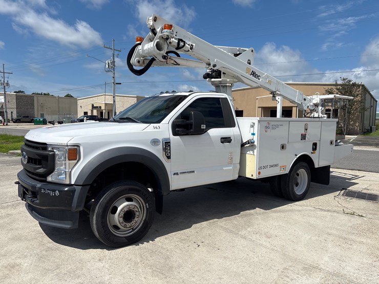 2022-ford-f550-image-1