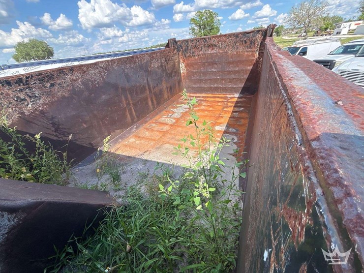 sterling-tri-axle-dump-truck-image-22