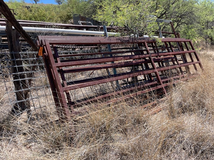 #1039-•-gate-panel-and-hog-panel-image-1