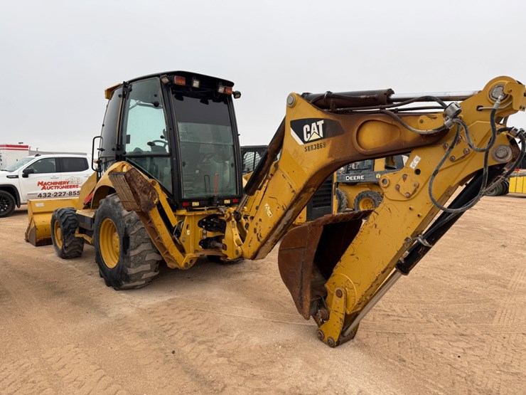 2014-caterpillar-420f-image-4