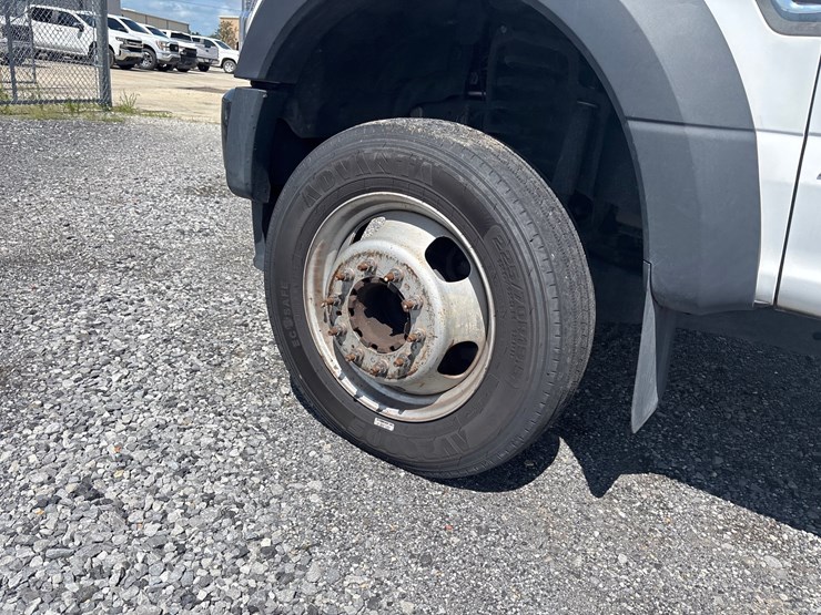 2022-ford-f550-image-9