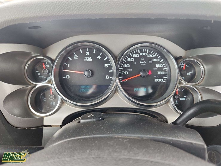 2011-chevrolet-silverado-3500-image-16