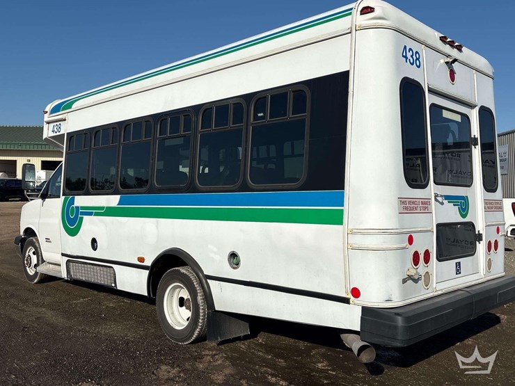 2014-chevrolet-express-shuttle-bus-image-4