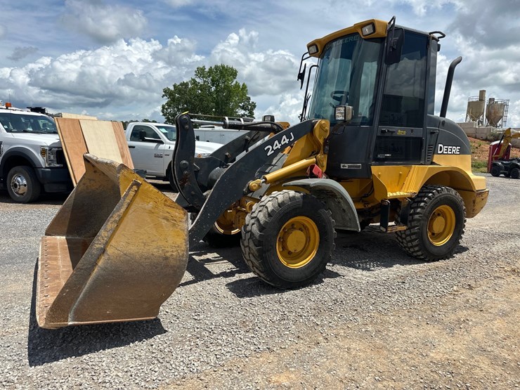 2012-deere-244j-image-5