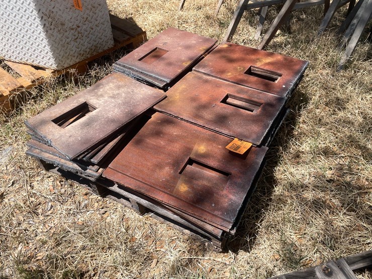 #1072-•-pallet-of-metal-cut-off-image-1