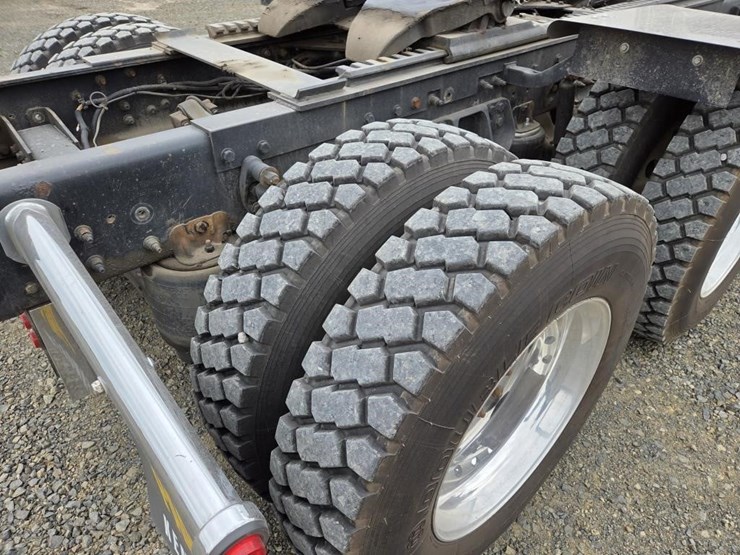 2012-kenworth-t800-image-53