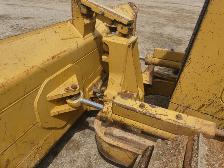 caterpillar-d4c-xl-image-7
