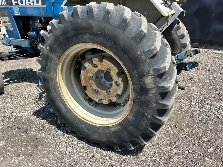 ford-7710-image-16