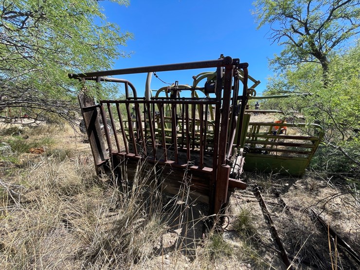 #1023-•-powder-river-cattle-chute-with-arch-frames-image-9