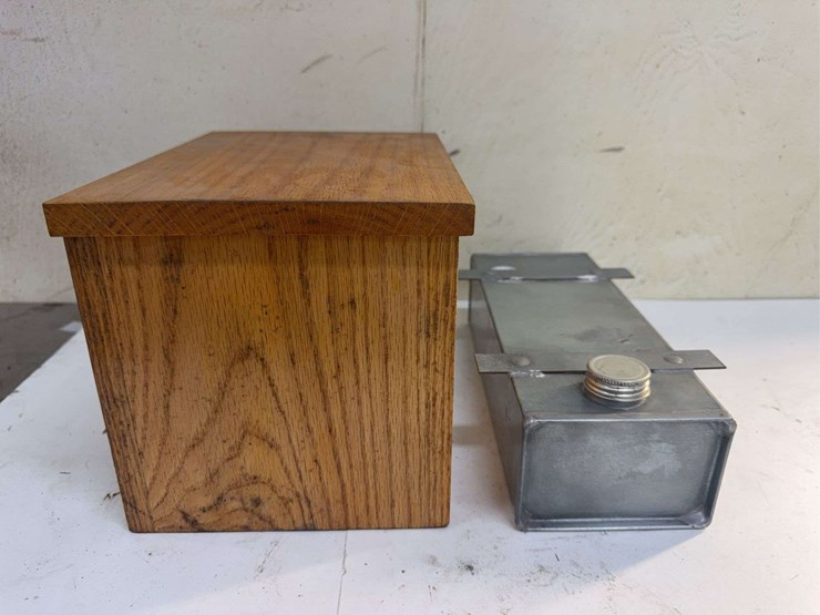 wooden-box-with-lid-and-metal-tank-image-6