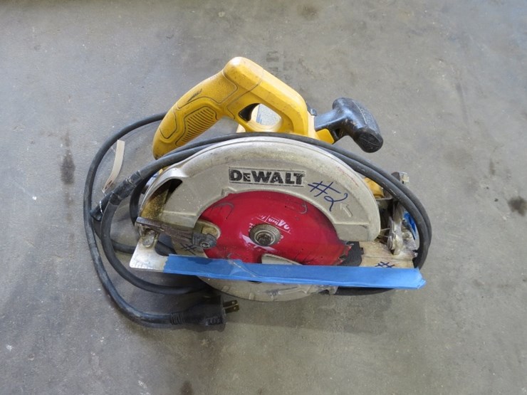 dewalt-dw-e575-circular-saw-image-1