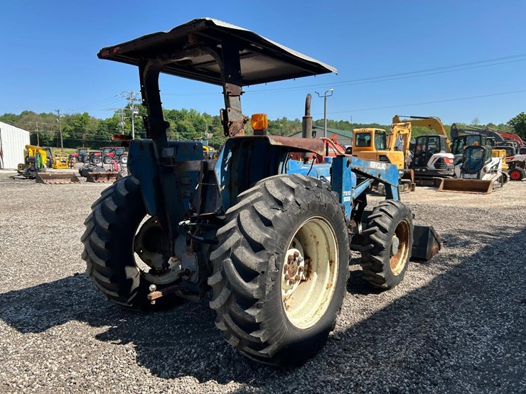new-holland-3930-image-4