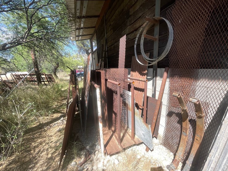 #1051-•-metal-of-various-shapes-and-sizes-image-9