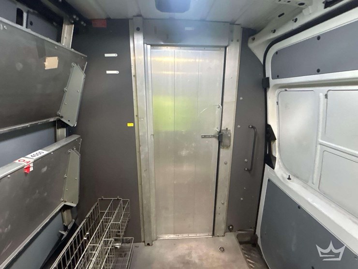 2016-mercedes-benz-sprinter-2500-image-27