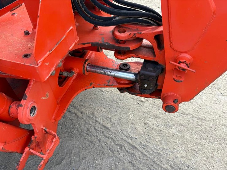 2007-kubota-l3830hst-image-24