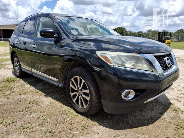 2013-nissan-pathfinder-sl-image-3