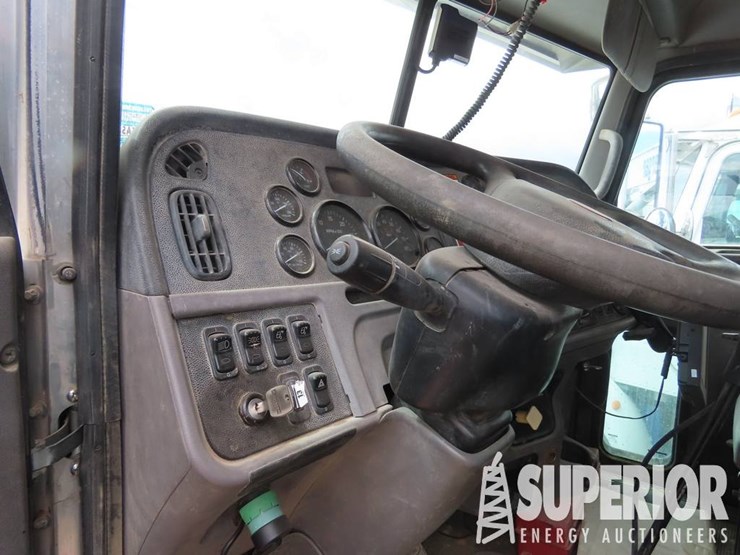2011-peterbilt-367-image-8