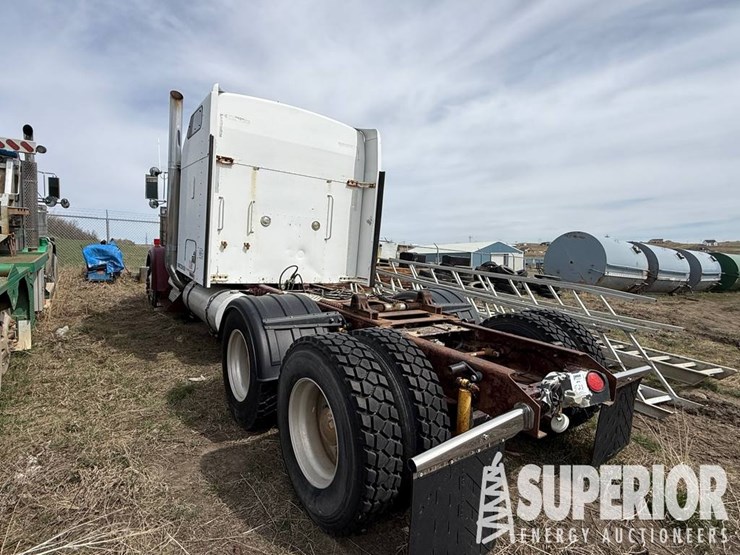 2004-kenworth-w900b-image-3