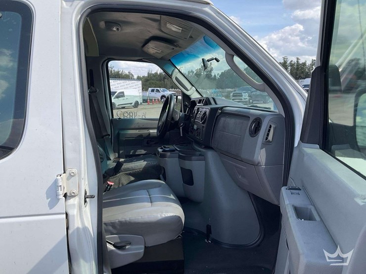 2012-ford-cargo-image-15