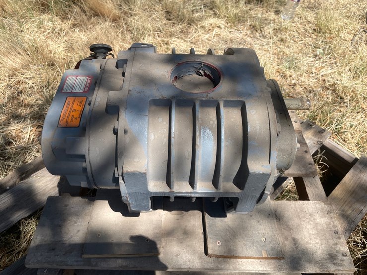 #1073-•-sutorbilt-positive-displacement-blower-image-3