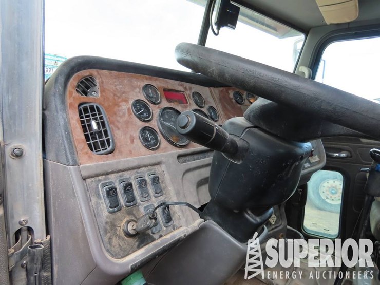 2008-peterbilt-365-image-8
