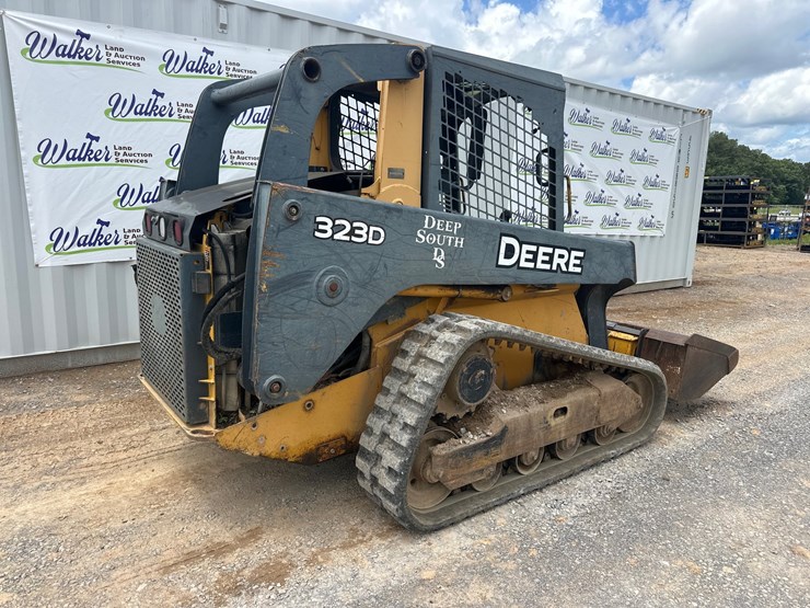 deere-323d-image-2