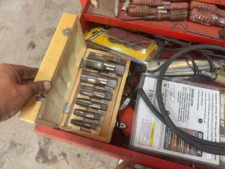 snap-on-tool-cabinet-with-assorted-tools-image-20