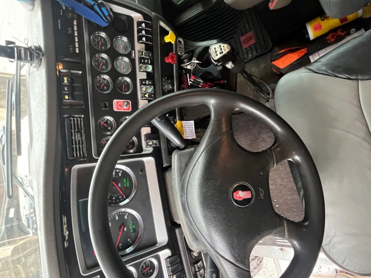 2015-kenworth-t800-image-29