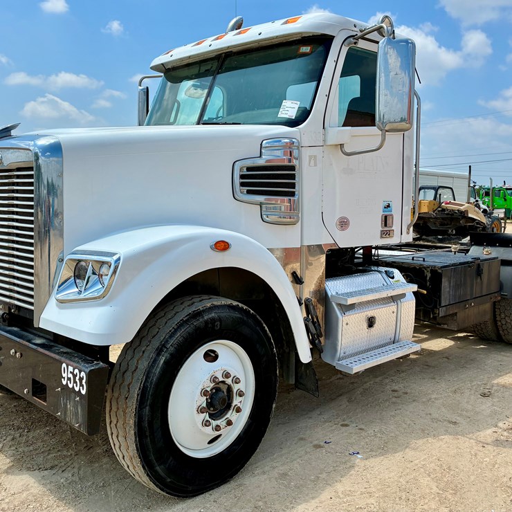 2015 FREIGHTLINER CORONADO 122 SD