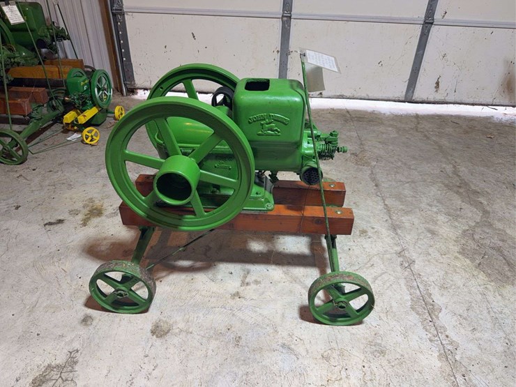 john-deere-e-1-1/2hp-fantasy-embossed-hopper-image-3