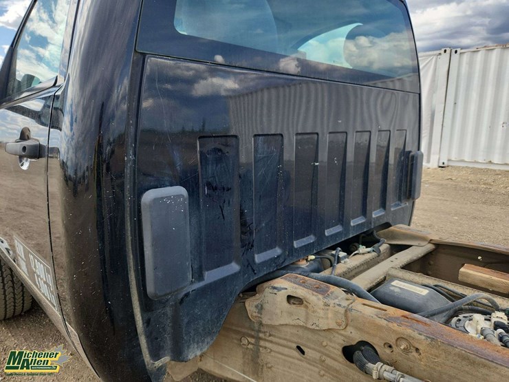 2012-chevrolet-silverado-3500-image-37