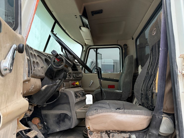 2001-mack-ch613-image-7