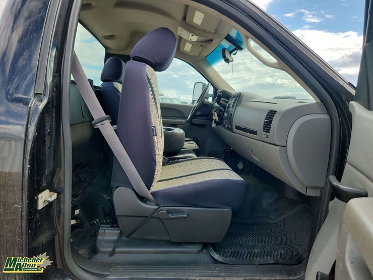 2012-chevrolet-silverado-3500-image-16