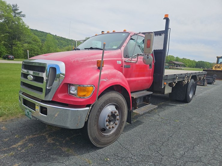 2007-ford-f650-xlt-image-1