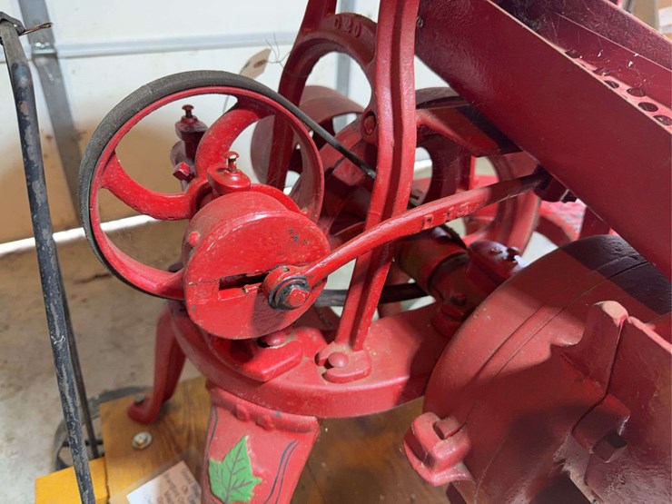 maple-leaf-jr.-grain-grinder-image-7