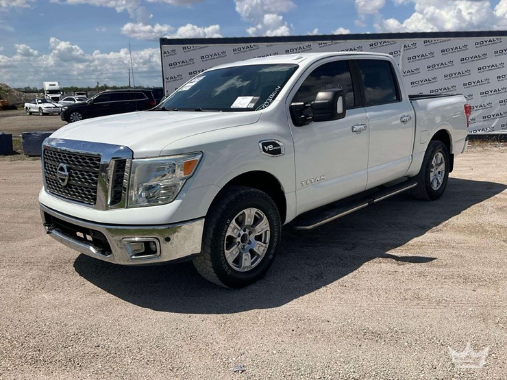 2017-nissan-titan-image-1