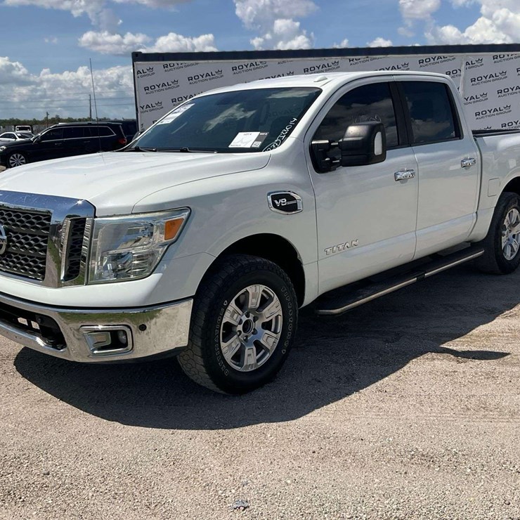 2017 NISSAN TITAN