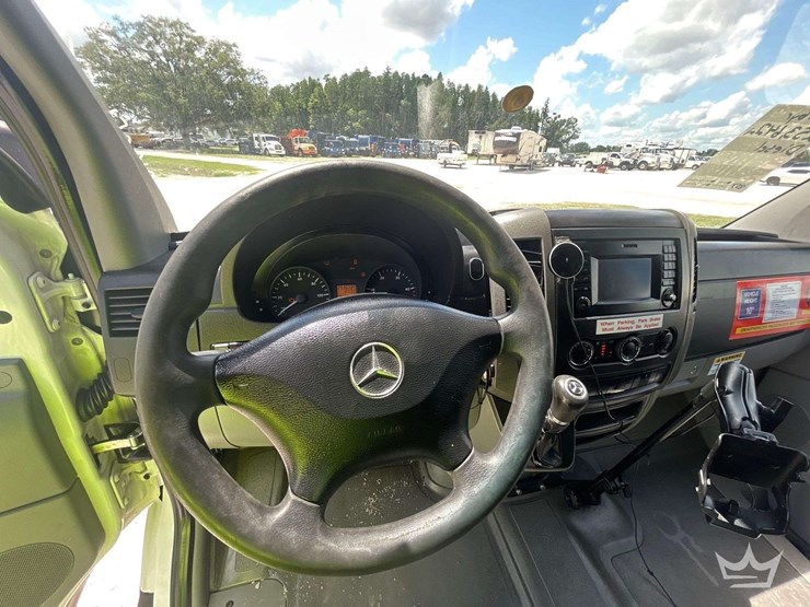 2016-mercedes-benz-sprinter-2500-image-13
