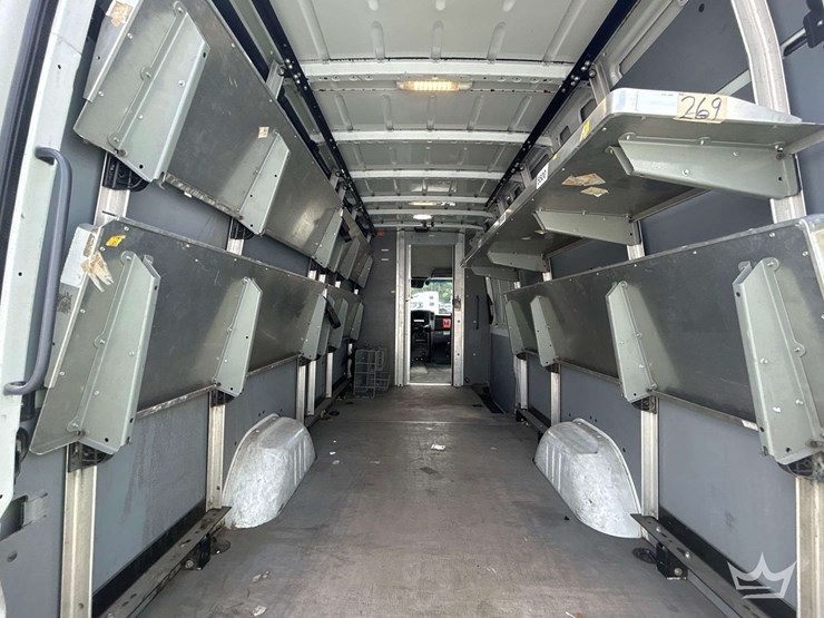 2016-mercedes-benz-sprinter-2500-image-24