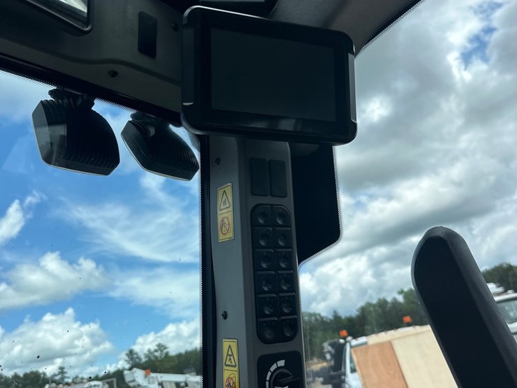 2025-jcb-3ts-8t-image-9